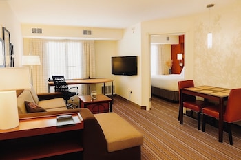 Suite, 1 King Bed with Sofa bed, Mobility Accessible, Non Smoking