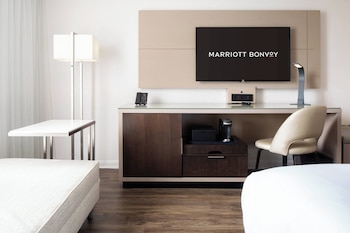 Room, 1 King Bed (Hearing Accessible)