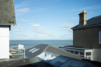 Standard Room, 1 King Bed, Non Smoking, Sea View