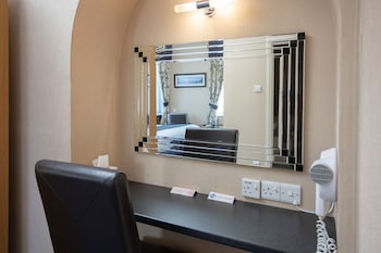 Suite,1 King Bed, Non Smoking, Sea View
