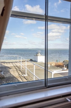 Deluxe Room, 1 King Bed, Non Smoking, Sea View