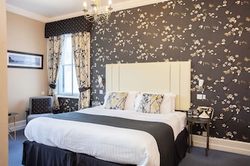Suite,1 King Bed, Non Smoking, Sea View
