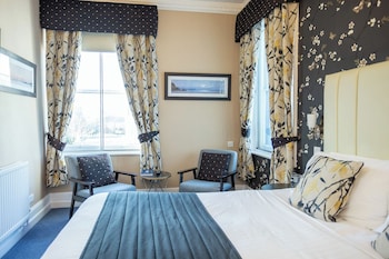 Suite,1 King Bed, Non Smoking, Sea View