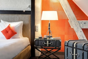 Family Suite, 1 King Bed, Bathtub (Separate Living Room)