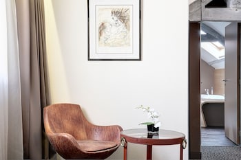 Suite, Multiple Beds, Bathtub (Separate Living Room)