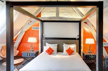 Family Suite, 1 King Bed, Bathtub (Separate Living Room)