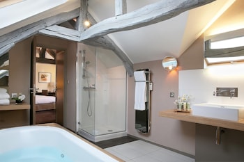 Suite, Multiple Beds, Bathtub (Separate Living Room)