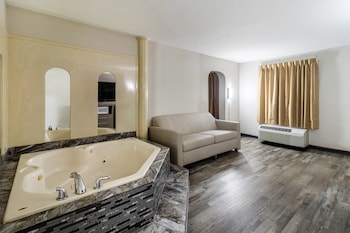 Suite, 1 King Bed, Non Smoking, Jetted Tub