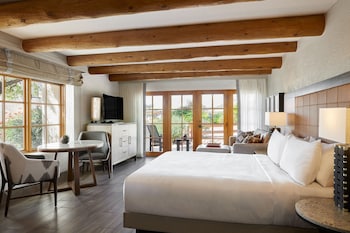 Signature Room, 1 King Bed (Hearing Accessible)
