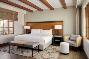 Suite, 3 Bedrooms, Fireplace