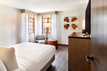 Suite, 1 Double Bed (Private Pool)