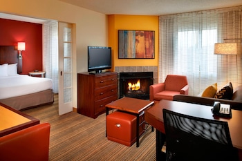 Suite, 1 Queen Bed with Sofa bed (One Bedroom)