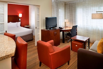 Suite, 1 Queen Bed with Sofa bed, Accessible (Hearing One Bedroom)