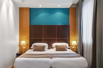 Premium Room, 1 Queen Bed, Non Smoking, Bathtub (Larger Room;Twin bed on request)