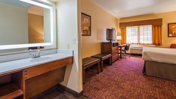 Standard Room, 1 King Bed, Non Smoking, Refrigerator (Pet Friendly)