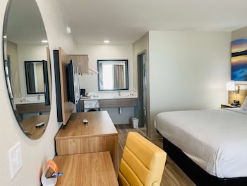 Standard Room, 1 King Bed