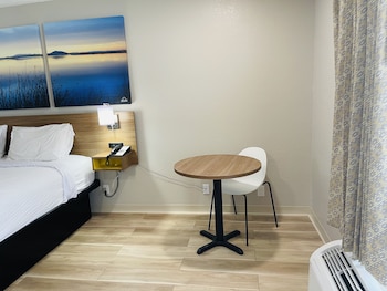 Standard Room, 1 King Bed