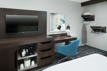 One Queen Bed, Non-Smoking, Accessible