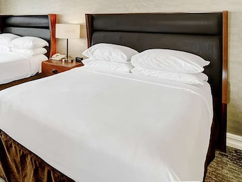 Suite - 2 Double Beds, Balcony, Theme Park View