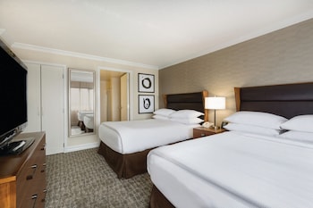 Suite, 2 Double Beds (Roll-In Shower)