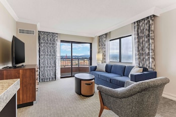 2 Double Beds Corner Suite - Balcony and Queen Sofabed
