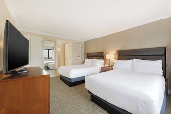 Suite, 2 Double Beds (Roll-In Shower)