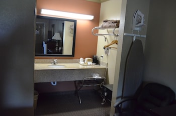 Basic Single Room, 1 King Bed, Non Smoking