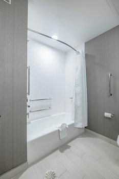 Room, 2 Queen Beds, Hearing Accessible