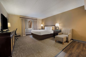Suite, 1 King Bed, Non Smoking, Kitchenette (1st Floor)