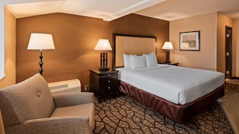Standard Room, 1 King Bed, Accessible, Refrigerator & Microwave