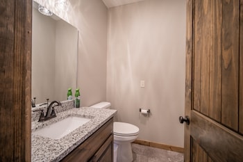 Indian Point - 5-Bedroom Lodge 168