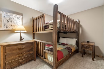 3-BD Lake View Condo W/ Loft - 1114