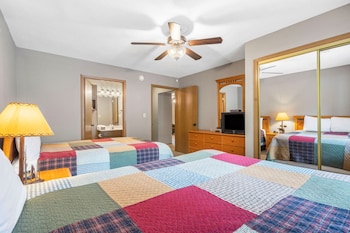 2-BD Waterfront Walk-In Condo - 605