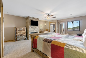2-BD Condo - Walk-In Level - 1106