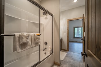 Indian Point - 5-Bedroom Lodge 168