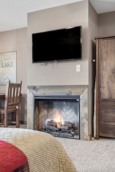 2-BD Condo - Walk-In Level - 1105