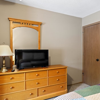 2-BD Waterfront Walk-In Condo - 606