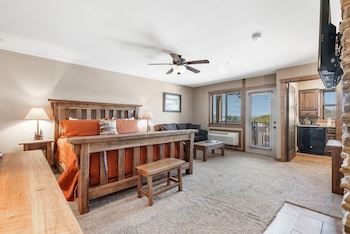 2-BD Condo - Terrace Level - 1201