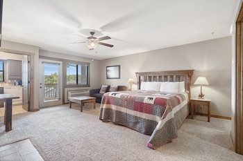 2-BD Lake View Condo - Walk-In Level - 1108