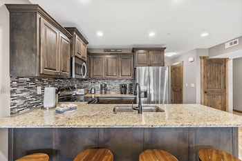 3 Bedroom Condo #1103