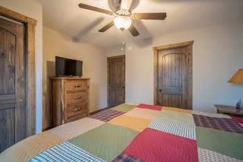 2-BD Waterfront Condo - Walk-In Level - 607