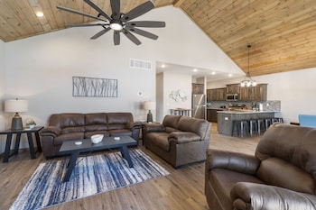 Indian Point - 5-Bedroom Lodge 150
