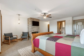 2-BD Lake View Condo - Walk-In Level - 1107