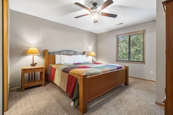 2-BD Waterfront Walk-In Condo - 605