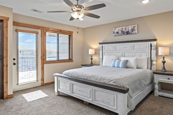 3-BD Lake View Condo W/ Loft - Penthouse Suite - 1210