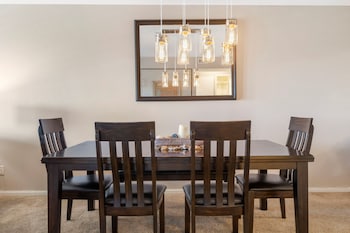 1-BD Lake View Condo - Walk-In Level - 1505