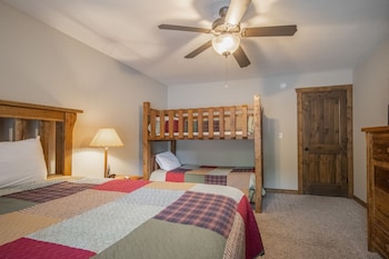 2-BD Waterfront Condo - Walk-In Level - 607