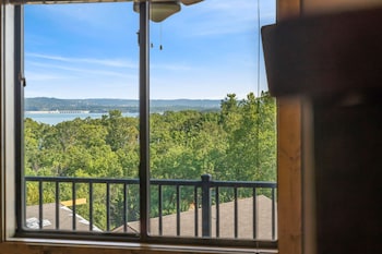 3-BD Lake View Condo - Walk-In Level - 1506