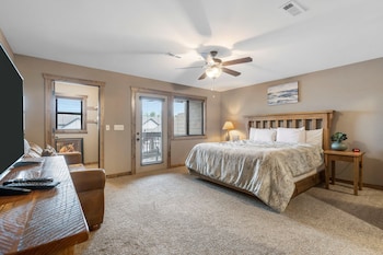 3-BD Condo - Terrace Level - 1102