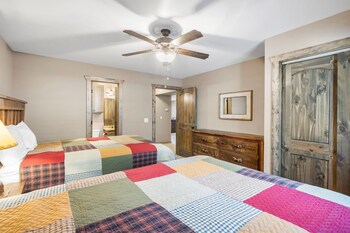 2-BD Condo - Walk-In Level - 1105
